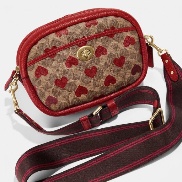 ❤️Coach Camera Bag In Signature Canvas With Heart Print - Picture 3 of 16